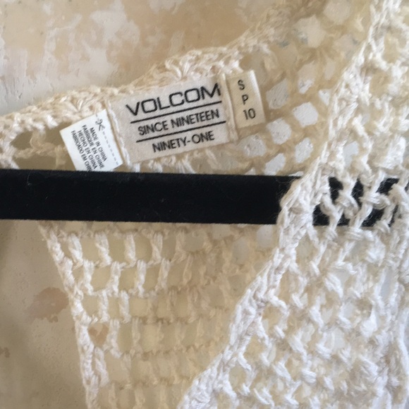 | Volcom Crop Top | - Picture 2 of 3